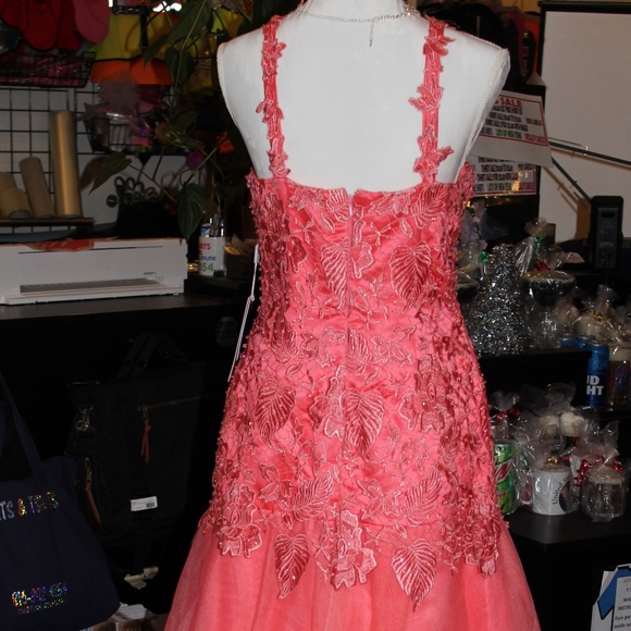 PROM Peach Dress in Women - Picture 3 of 4